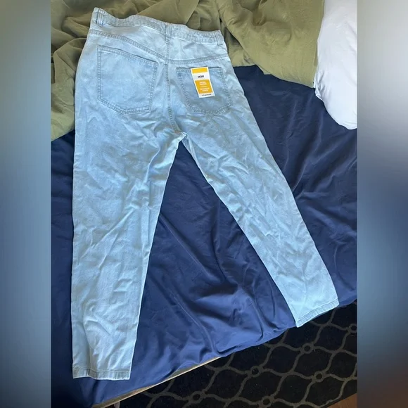 Mom Jeans - Picture 2 of 3